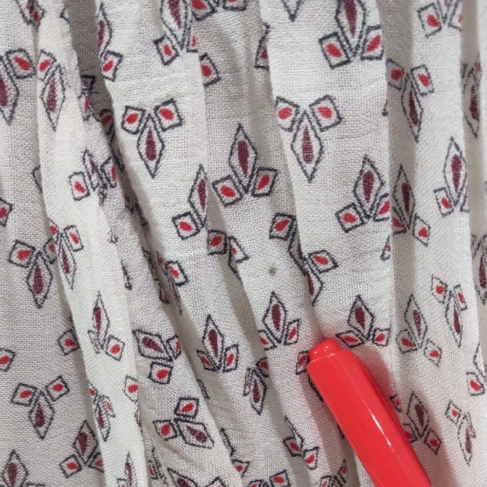 ZARA TRAFALUC Patterned Cream Skirt with Black and Red Accents - Picture 4 of 17